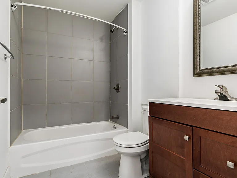 1639 Poplar St #LL2 — Photo 3