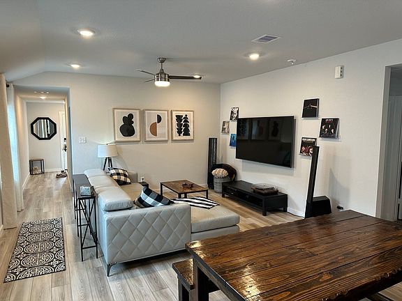3rd image of 944 Lady Bird Ln