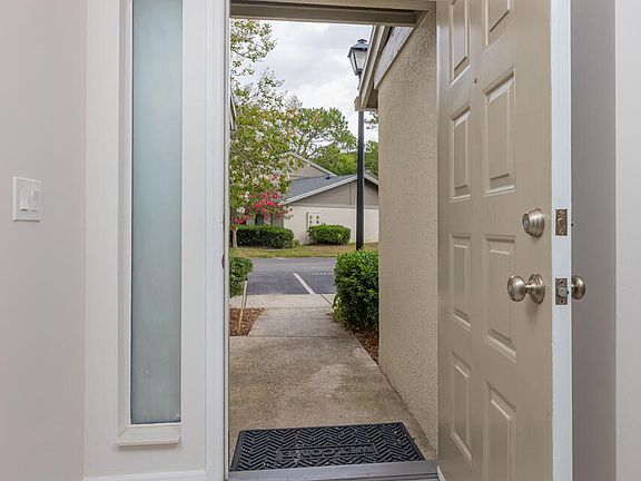 3rd image of 7623 BAYMEADOWS Circle W #2046