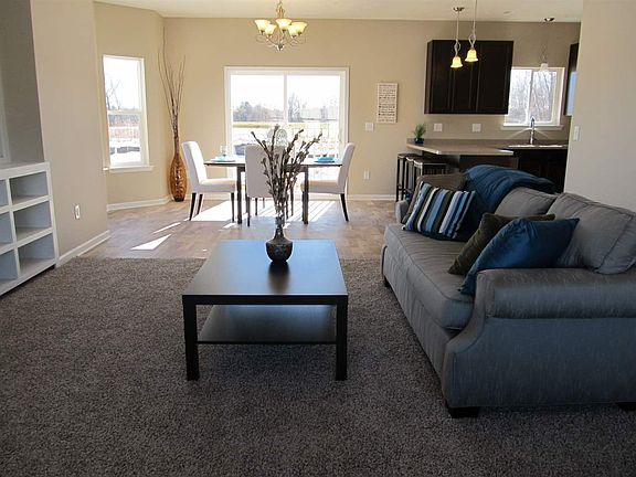 4th image of 11 Bentwood Dr