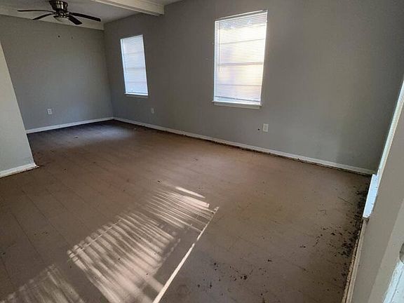 3rd image of 186 Delano Dr