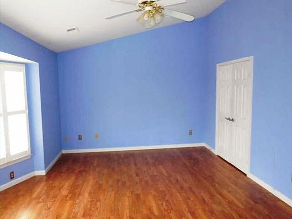 5th image of 4 Danbury Ct