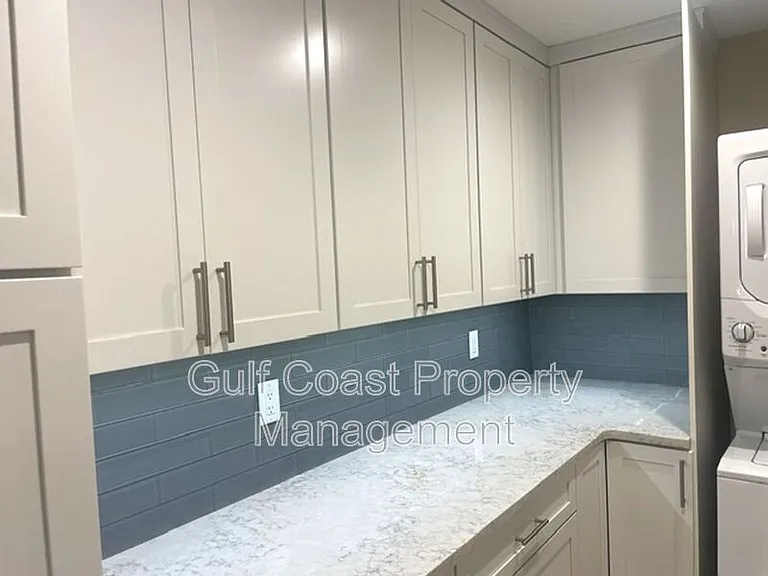 2253 Valencia Dr — Photo 22
