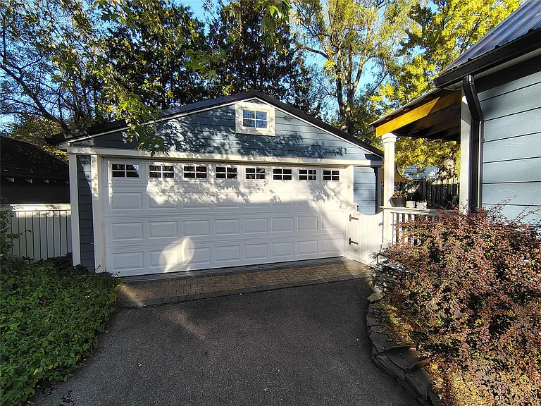 241 N Helen Ave — Photo 21