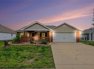 420 SW Graystone Dr, Grain Valley, MO 64029