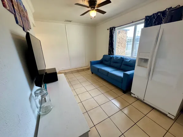 2955 NW 102nd St #B, Miami, FL 33147