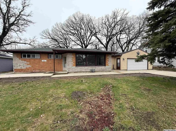 1021 12th St NE, Mason City, IA 50401