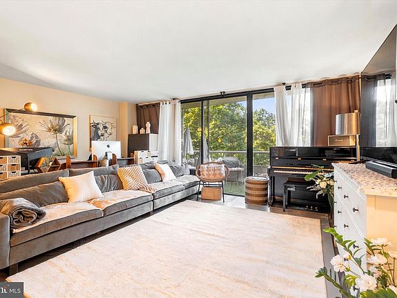 4th image of 100 West Ave #426
