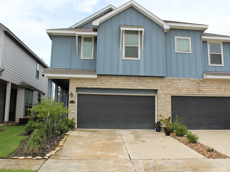 4203 Champlain Way — Photo 3