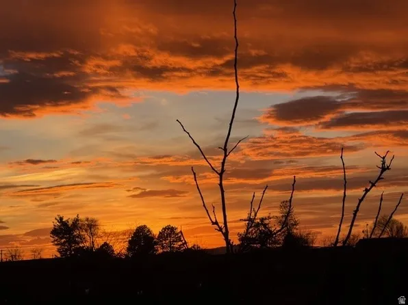 5263 S Daybreak Dr, South Ogden, UT 84403