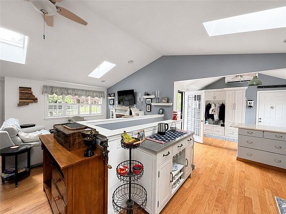 4th image of 135 Mulberry Rd