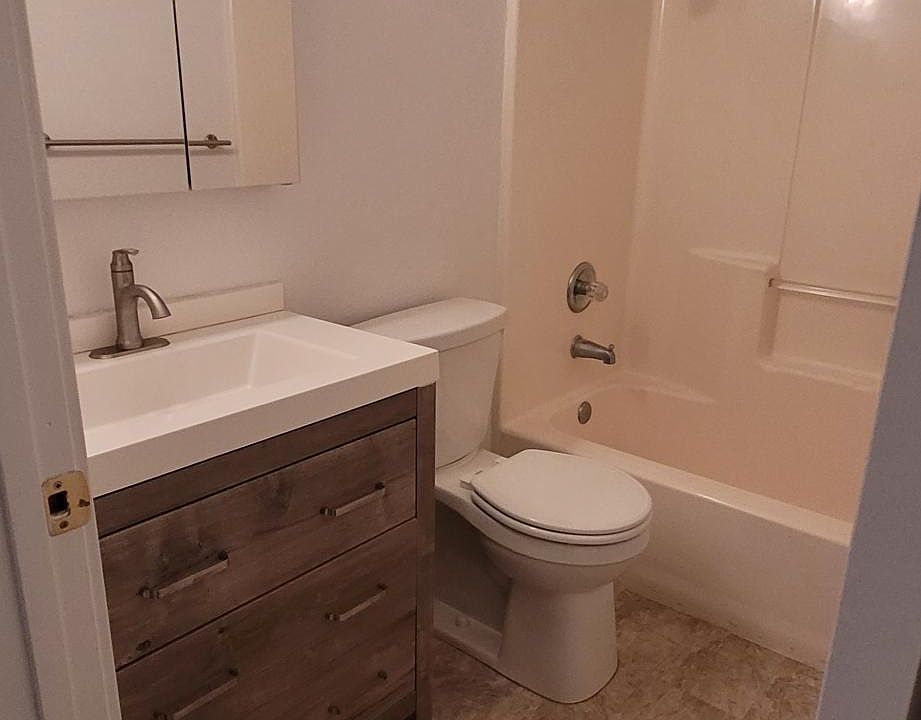 Main bathroom