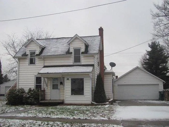 285 W 1st St photo 1