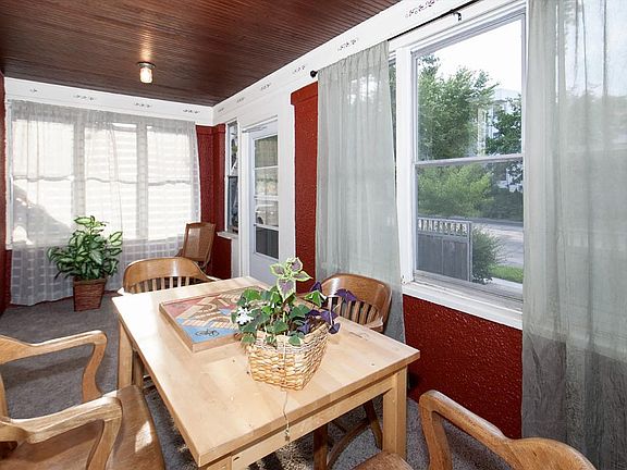 4th image of 3019 E Franklin Ave