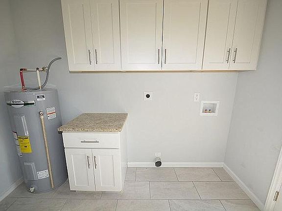 4th image of 2211 Otis St