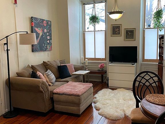2nd image of 1632 Mount Vernon St APT 1