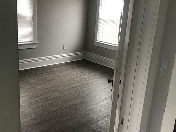 4th image of 1609 N Peoria Ave