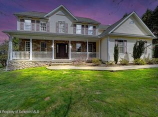 19 Patricia Cir, Moscow, PA 18444