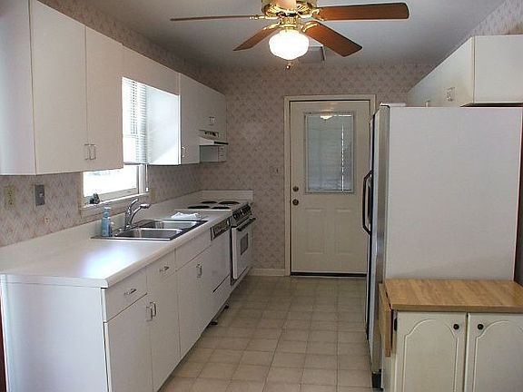 3rd image of 6321 Audubon Dr