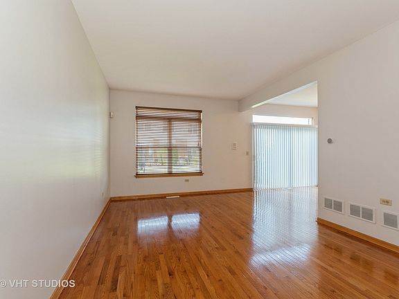 3rd image of 2753 Foxwood Dr #2753