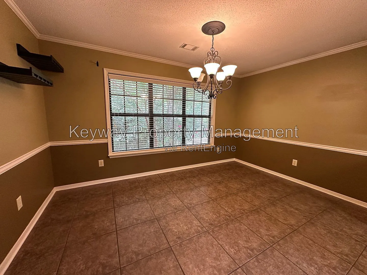 3 bed, 2.0 bath, 1633 sqft, $2,045 — Photo 3