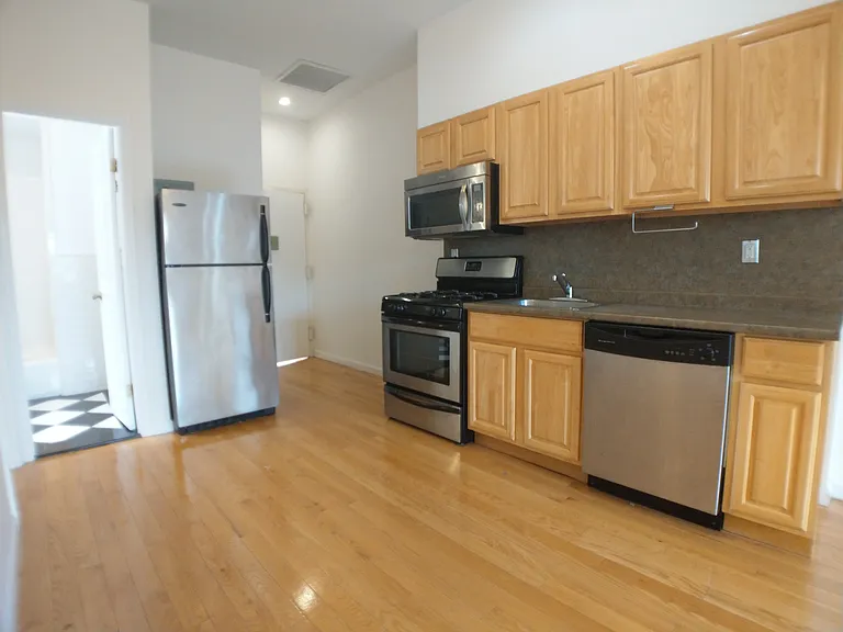 115 Dahlgren Pl #2 — Photo 1