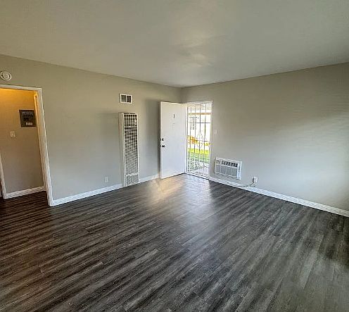 1st image of 1221 W Diamond St #392