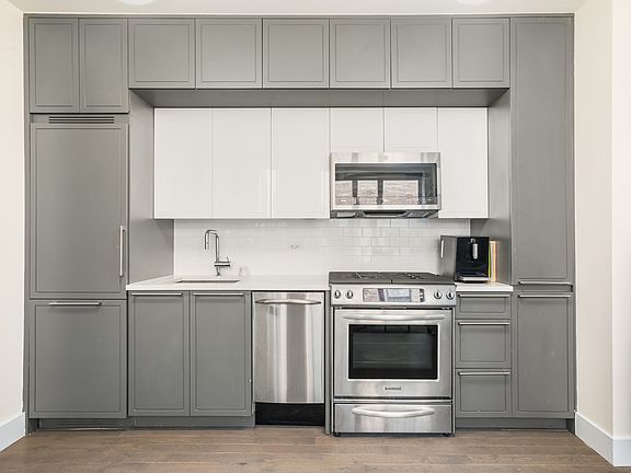 3rd image of 416 W 52nd St #725