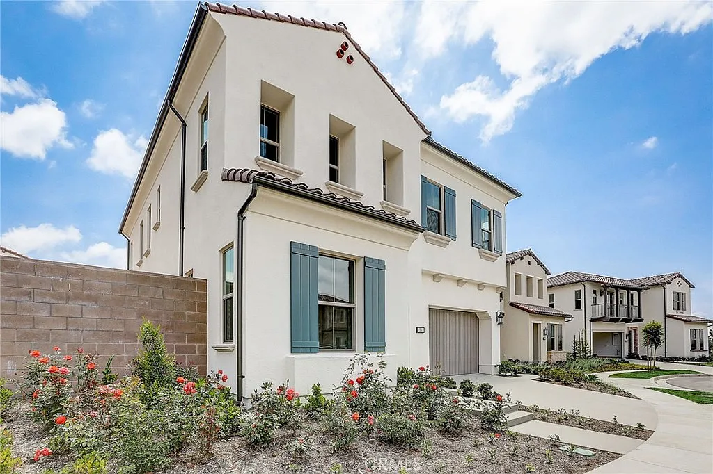 4 bed, 3.5 bath, 3427 sqft, $9,495 — Photo 3