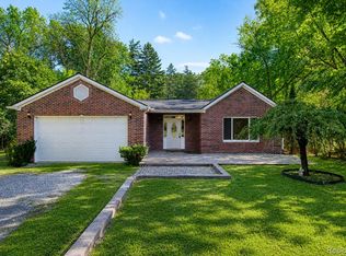 25348 Orchard Lake Rd, Farmington Hills, MI 48336