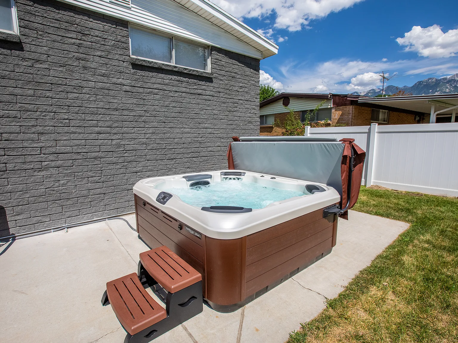 4 bed, 2.5 bath, 1400 sqft, $2,650 — Photo 2