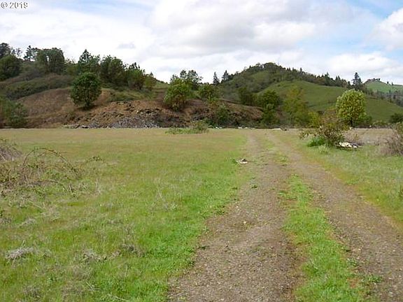 5th image of 4094 NE Diamond Lake Blvd