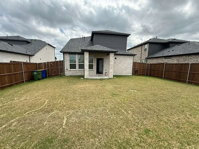 1219 Triton Dr — Photo 35