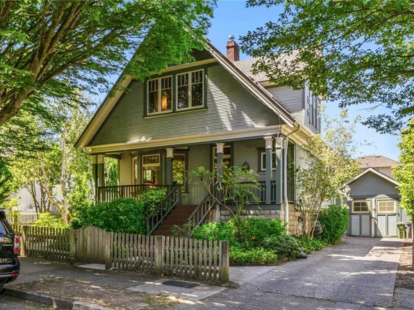 2232 Belmont Ave, Victoria, BC V8R 3Z8