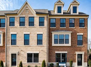 3741 Signal Knob Ct, Falls Church, VA 22041