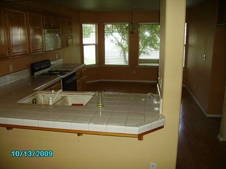 3rd image of 1349 E Parkview Ct