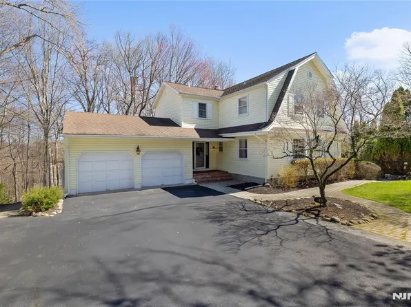 43 Hering Rd, Montvale, NJ 07645