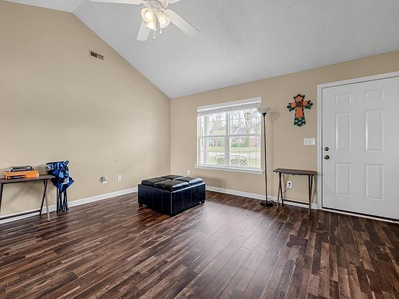 2nd image of 2833 Cliffside Dr