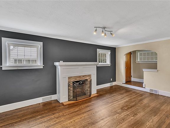 4th image of 202 Foch St