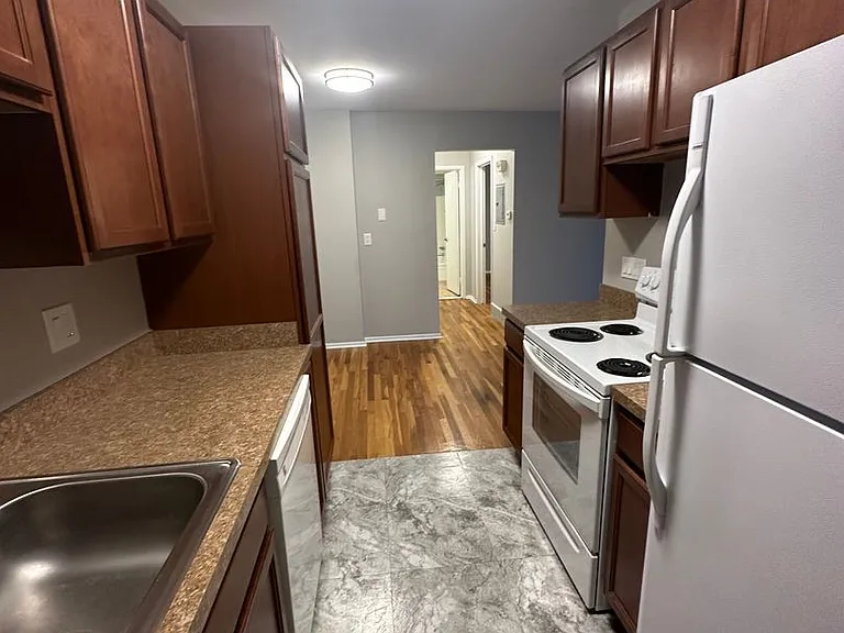 550 Rosewood St — Photo 17