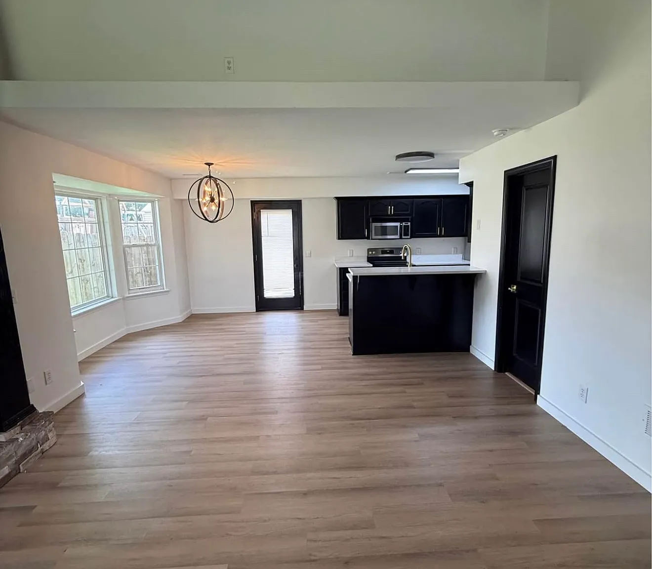 3 bed, 1600 sqft, $1,895 — Photo 3