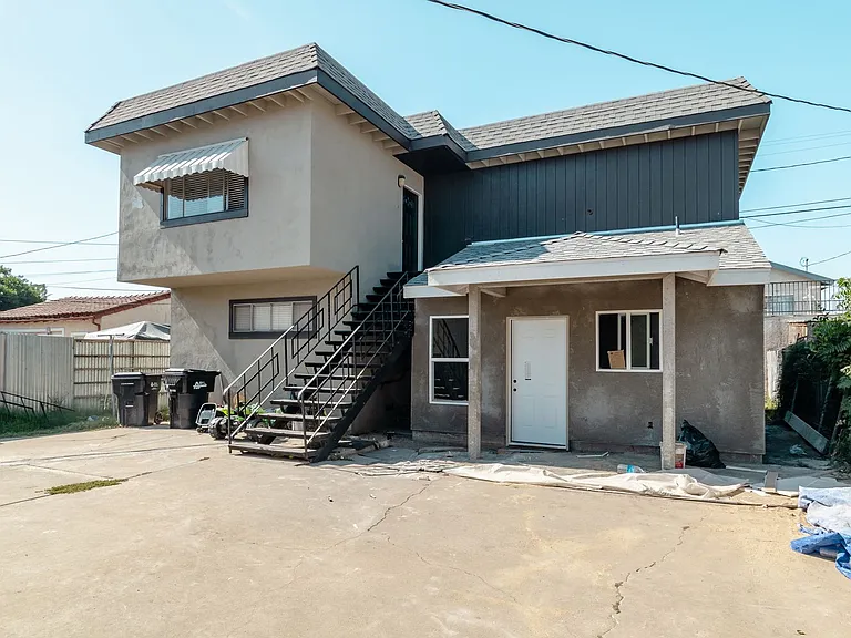 123 N Spruce St — Photo 3