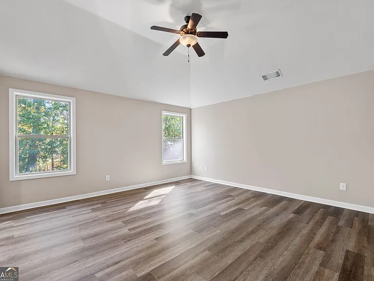 475 Louise Way — Photo 17