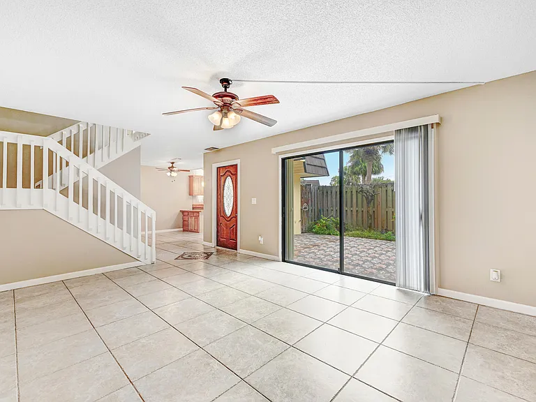2111 Vista Oaks Cir NE — Photo 9