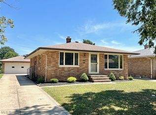 4091 Apple Creek Dr, Brooklyn, OH 44144