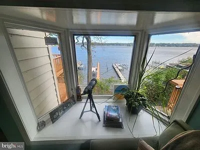 332 S Riverside Dr — Photo 8