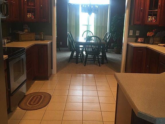 4th image of 750 Crawford Ln
