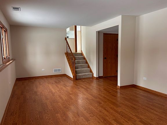 3rd image of 10 Joyce Ct