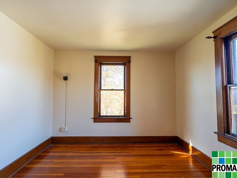 21 Moore Ave — Photo 25