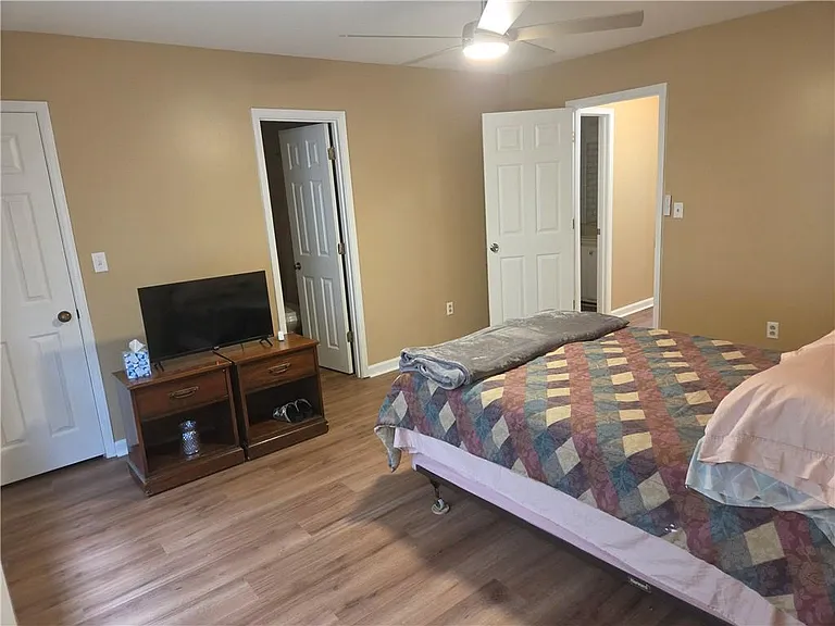 5595 Wells Cir — Photo 14